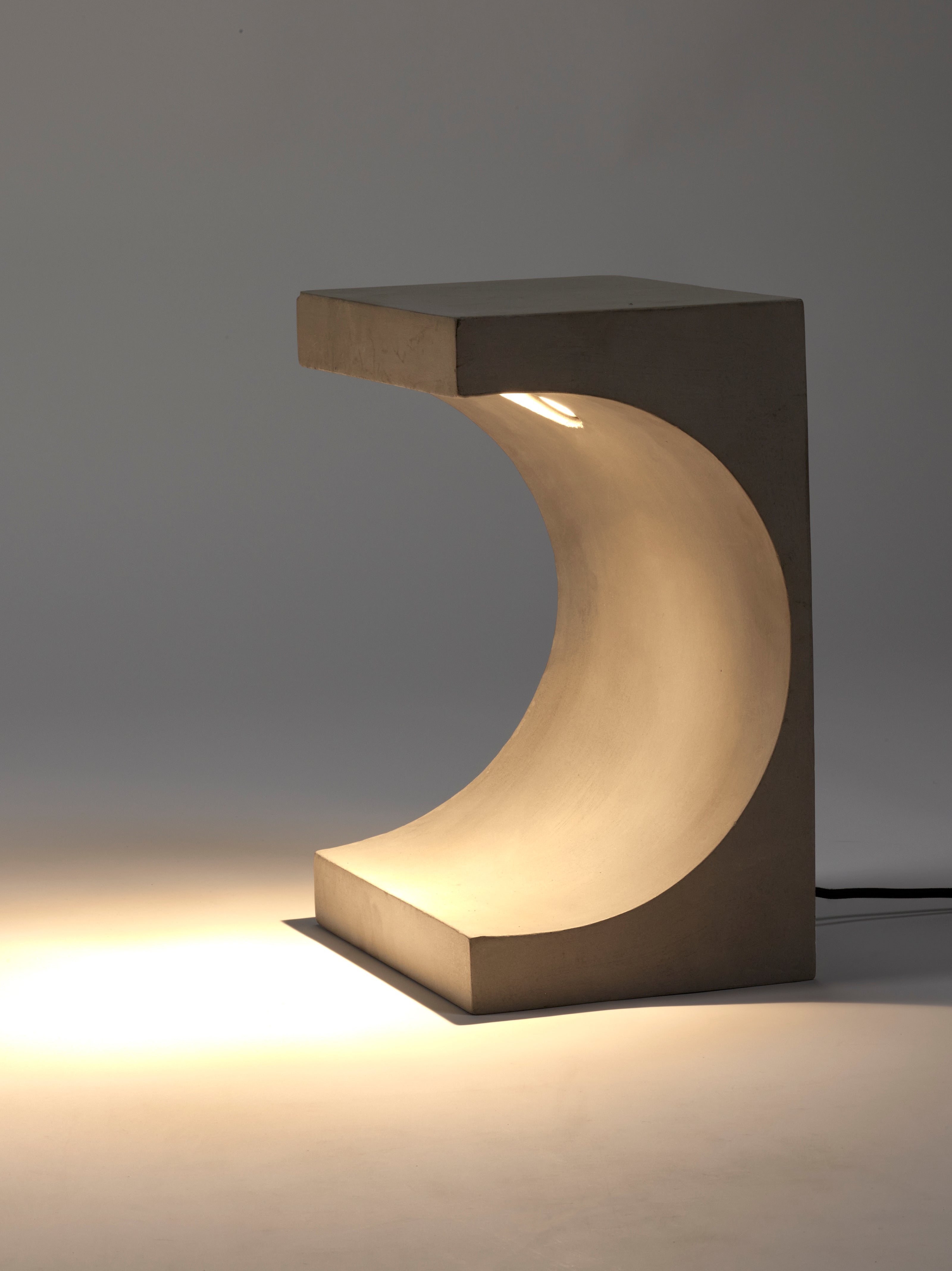 Lampada Tangent in cemento