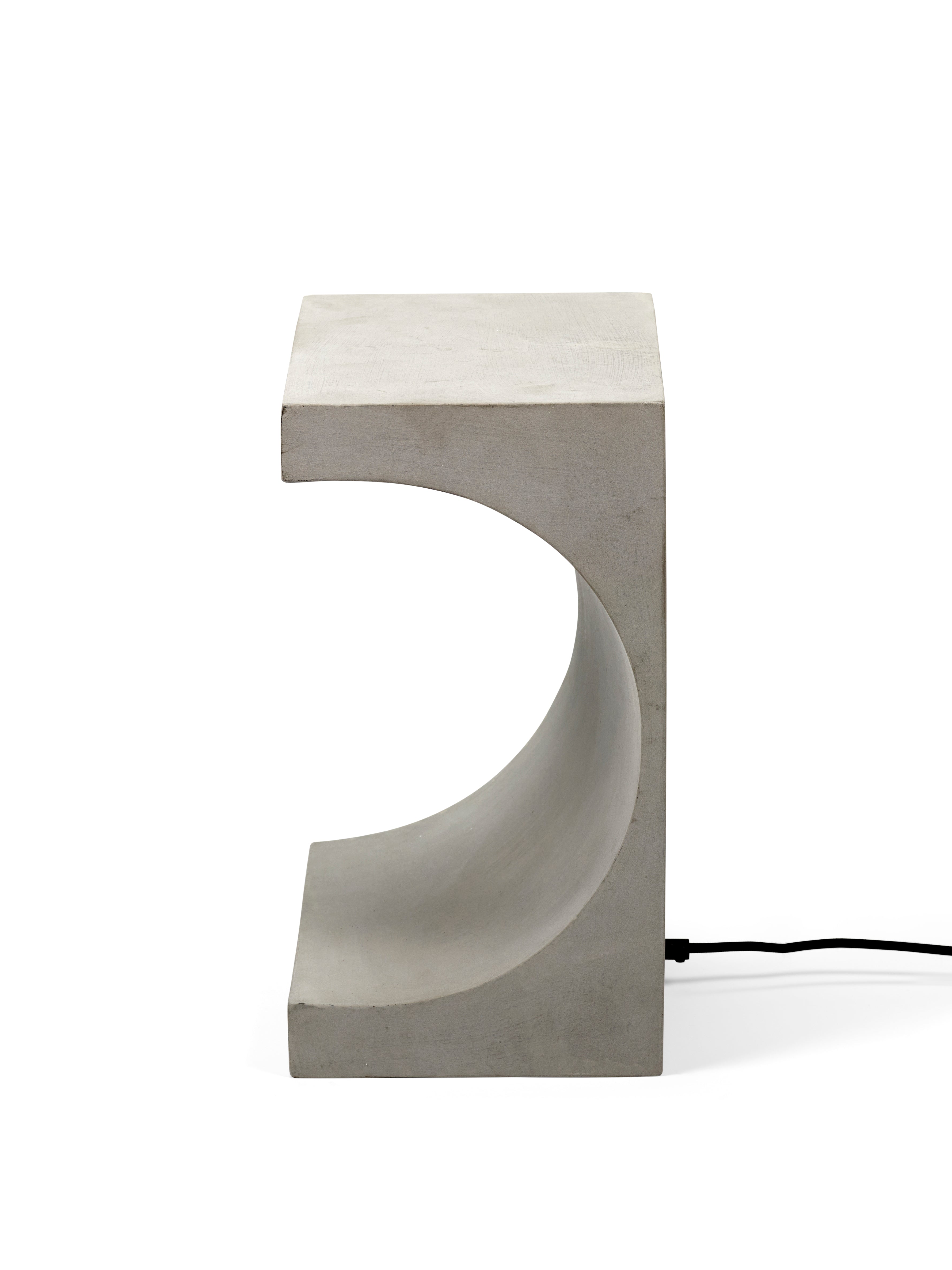 Lampada Tangent in cemento